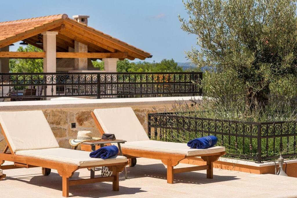 Hirundo Rustica Villa *